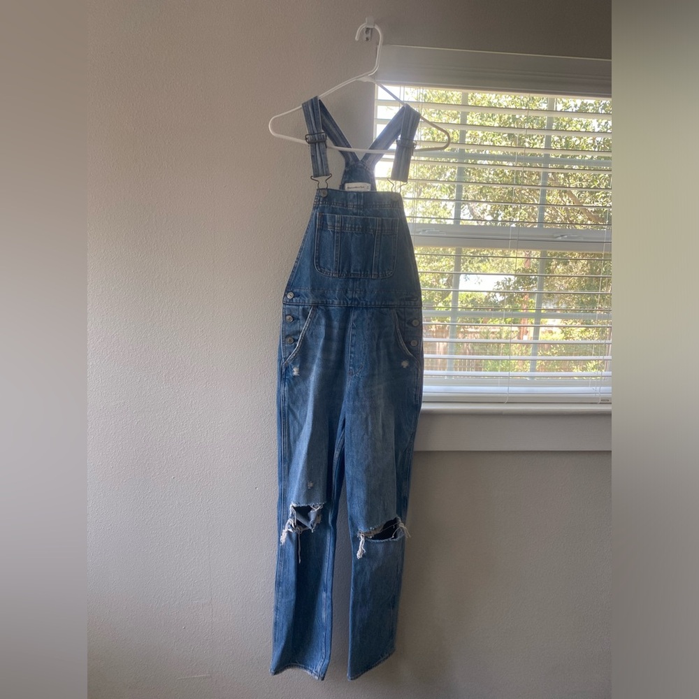 Abercrombie denim overalls!